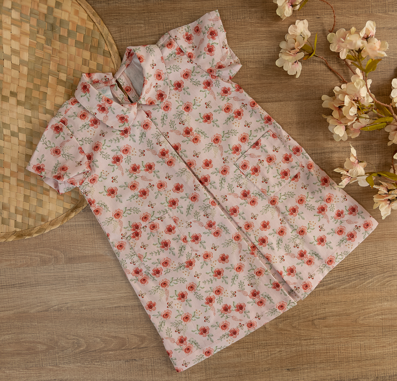 Vestido de pregas em tencel/jeans com enfeite na gola