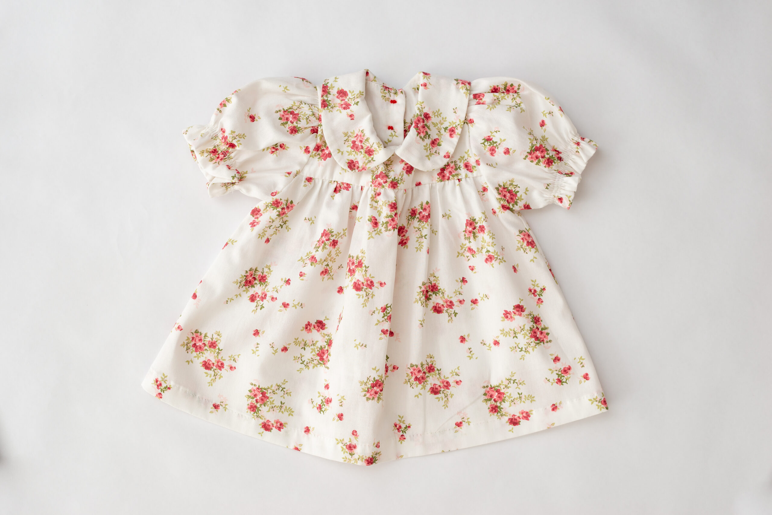 Vestido estampado com calcinha de babadinhos em tricoline 100% algodão