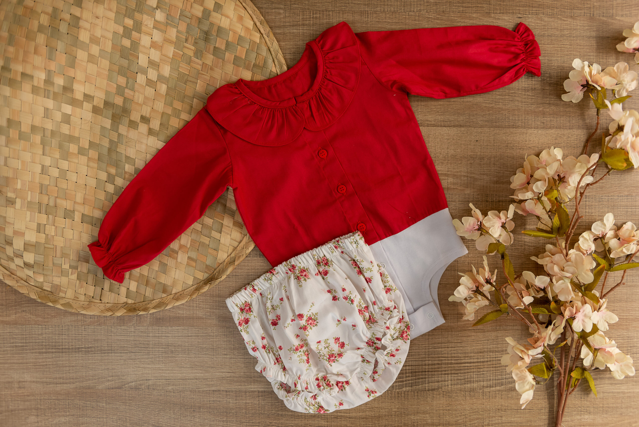 Conjunto body e shorts balonê em tricoline 100% algodão